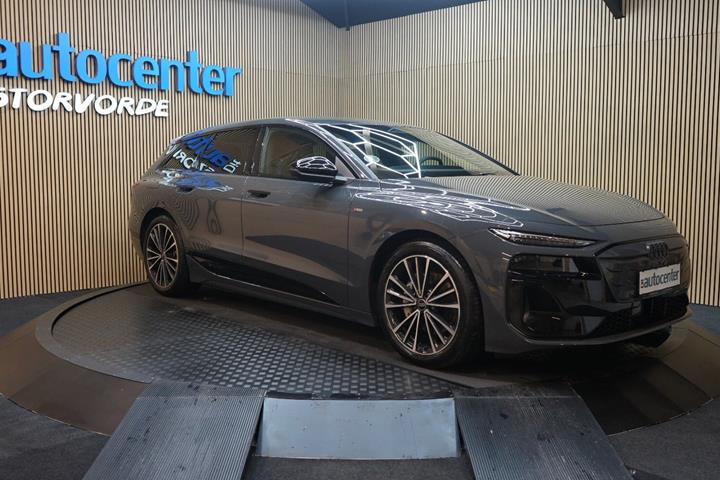 Grå Audi A6 e-tron fra 2025 set udefra