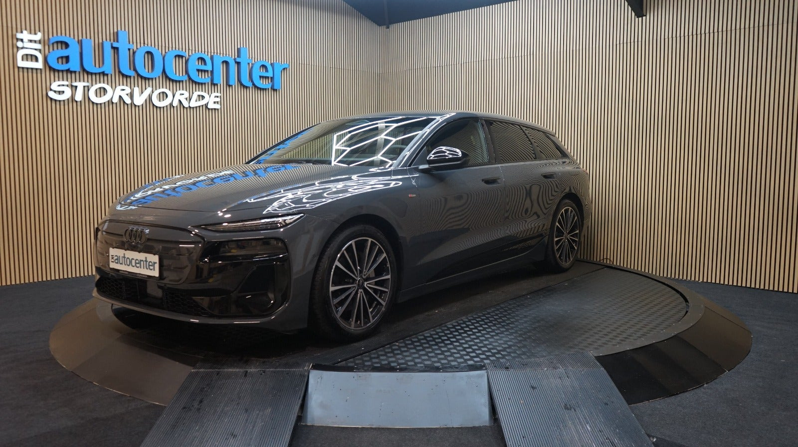 Grå Audi A6 e-tron fra 2025