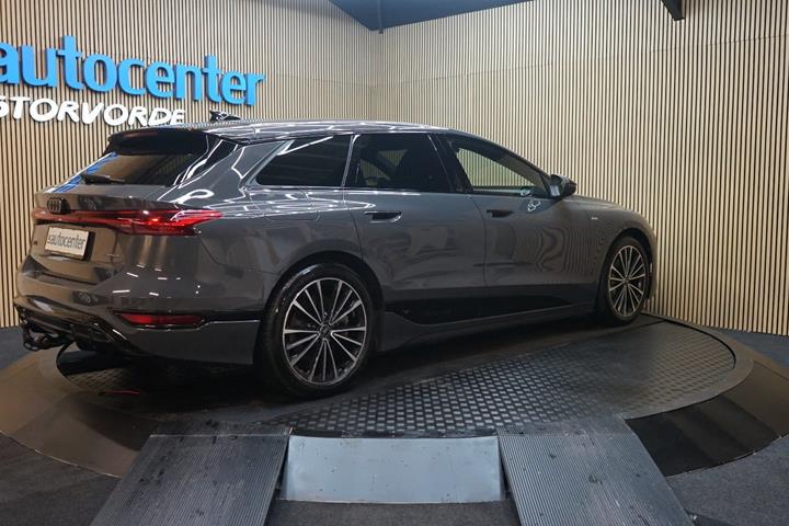 Grå Audi A6 e-tron fra 2025