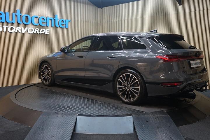 Grå Audi A6 e-tron fra 2025