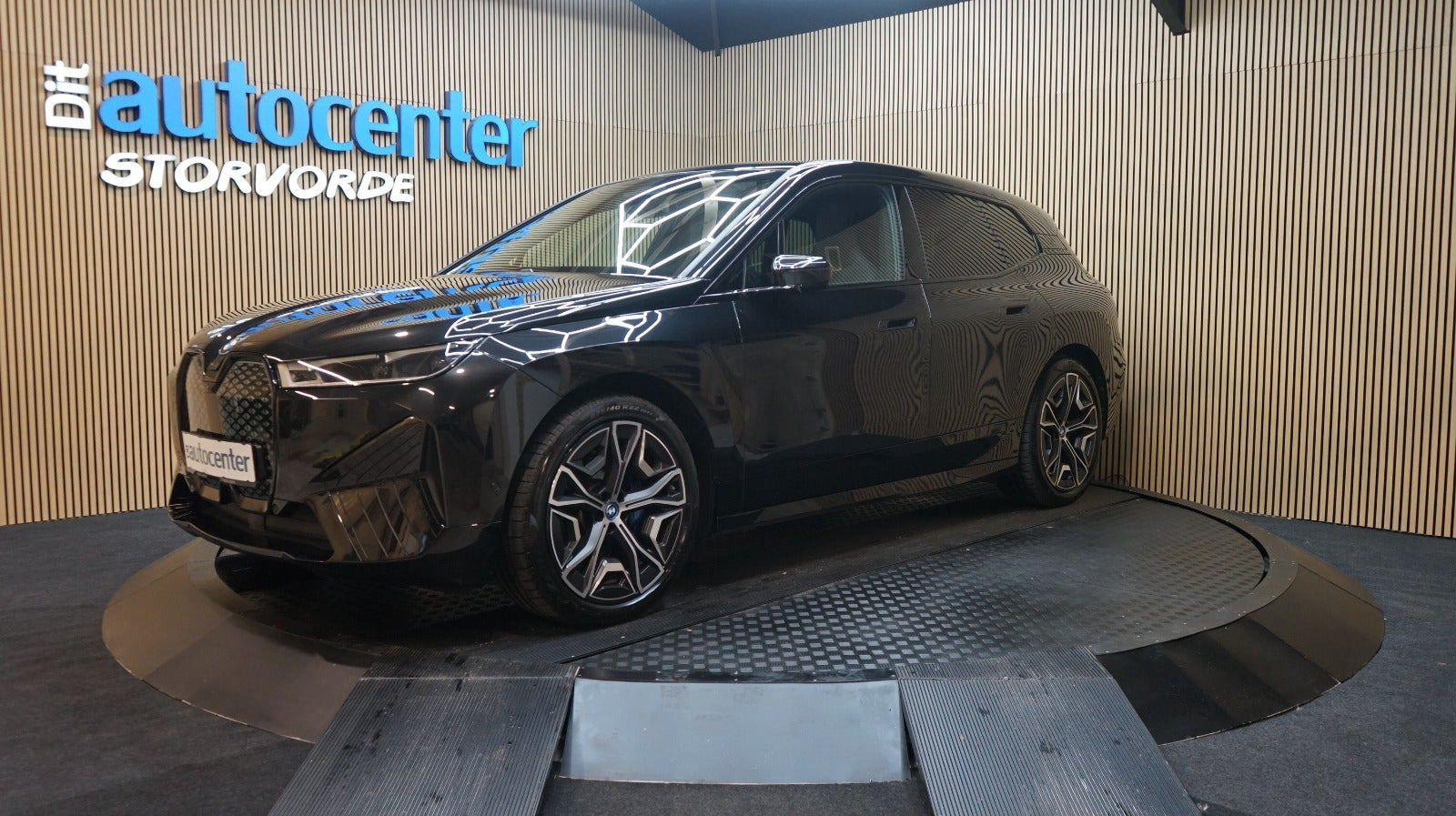Sort BMW iX fra 2022