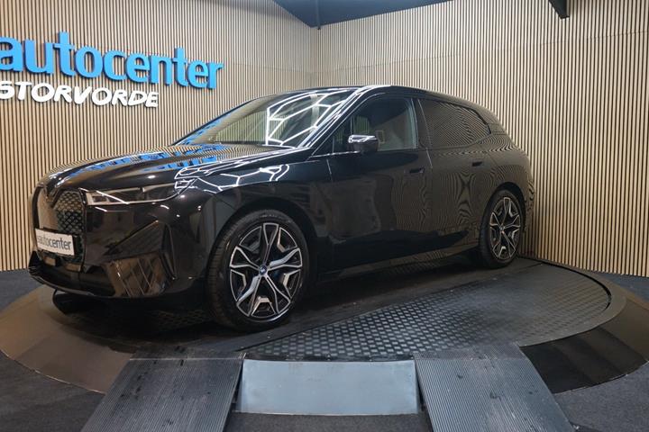 Sort BMW iX fra 2022