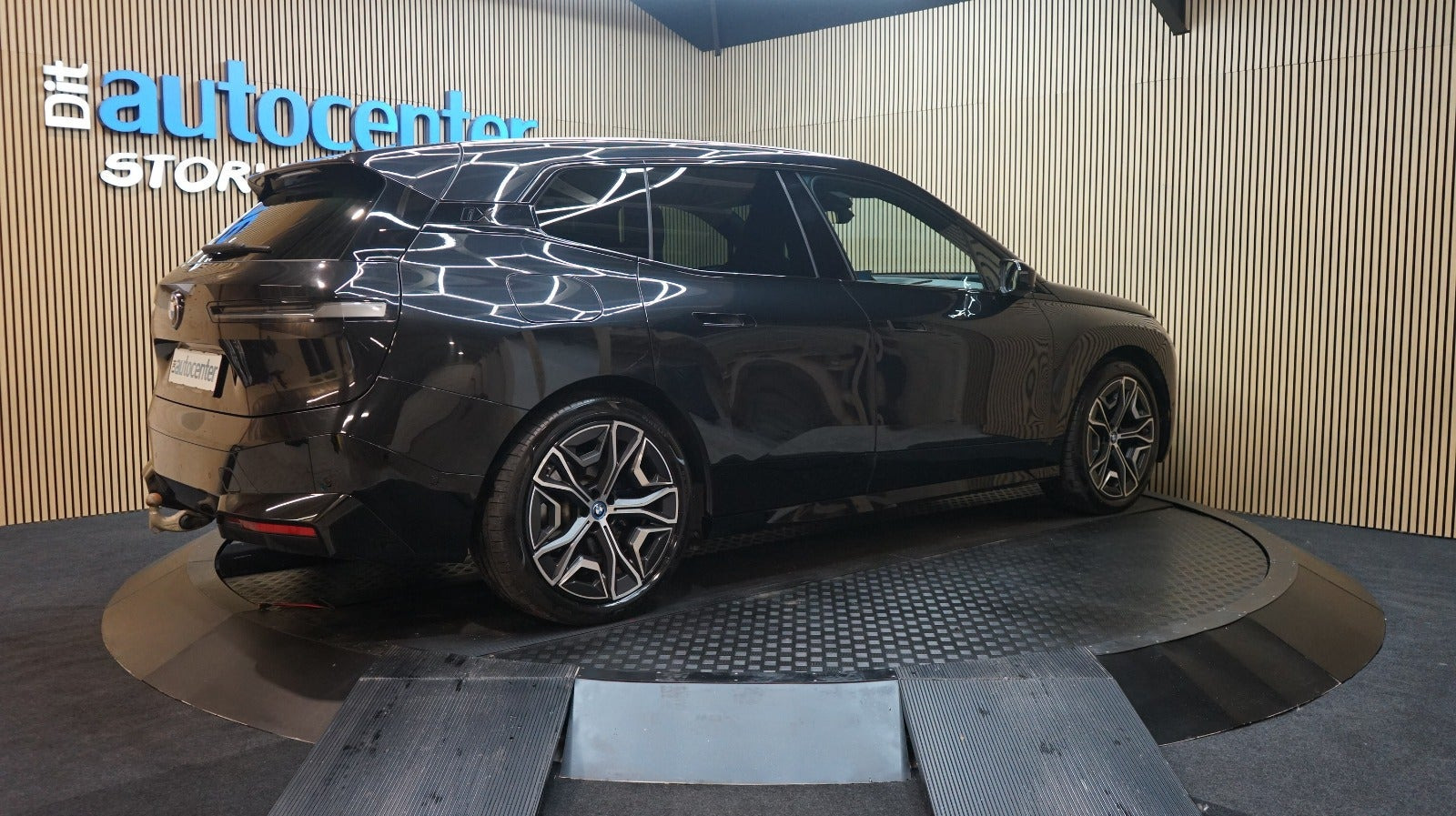Sort BMW iX fra 2022