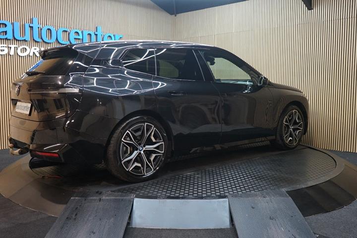 Sort BMW iX fra 2022