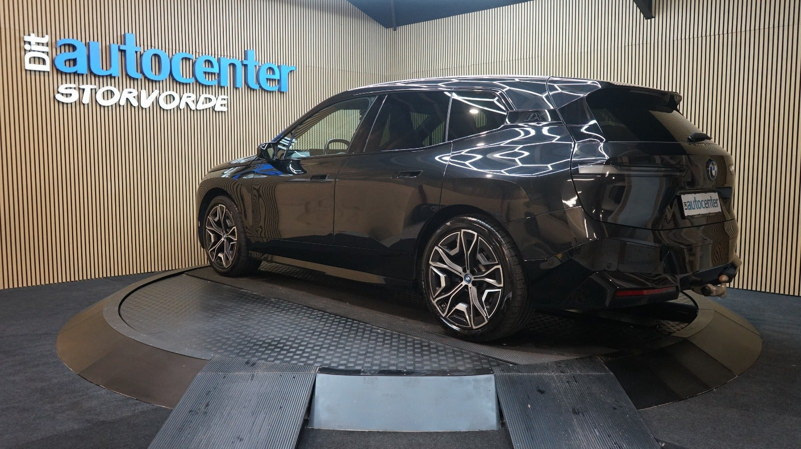 Sort BMW iX fra 2022