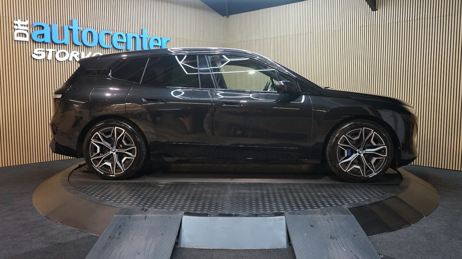 Sort BMW iX fra 2022