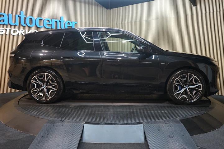 Sort BMW iX fra 2022