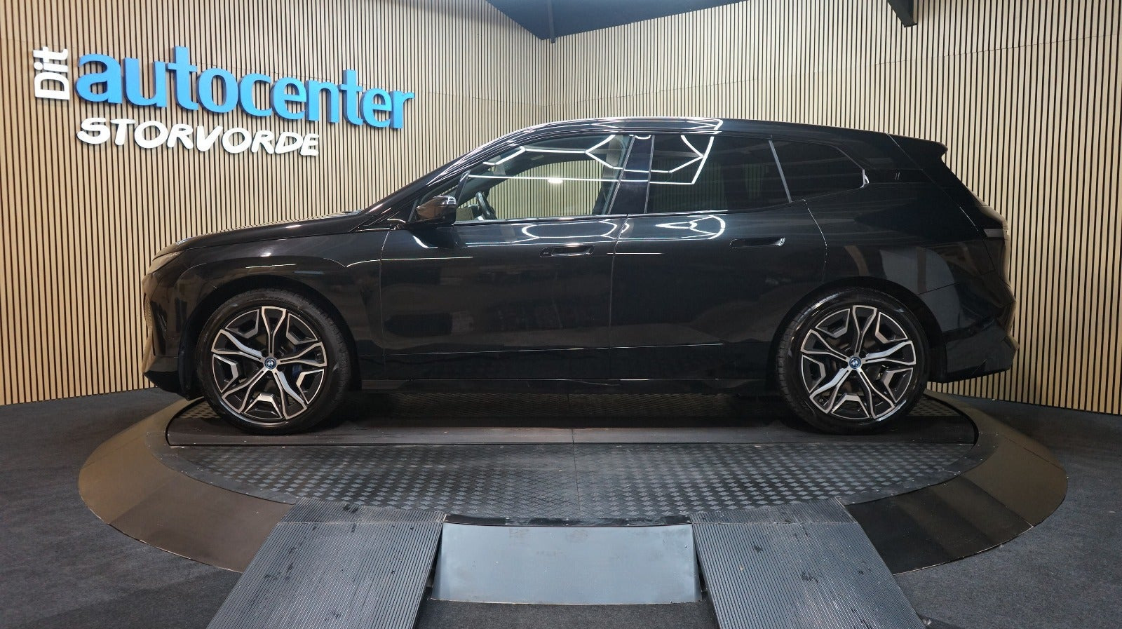 BMW iX xDrive40, 326hp, 2022