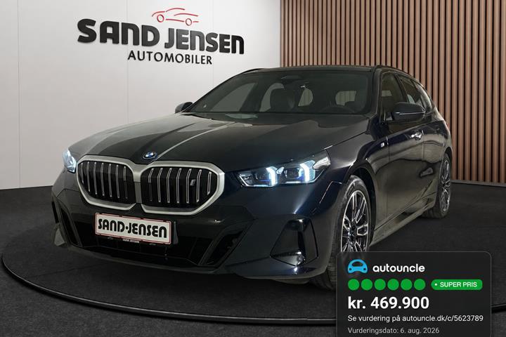 Sort BMW i5 fra 2025 set udefra