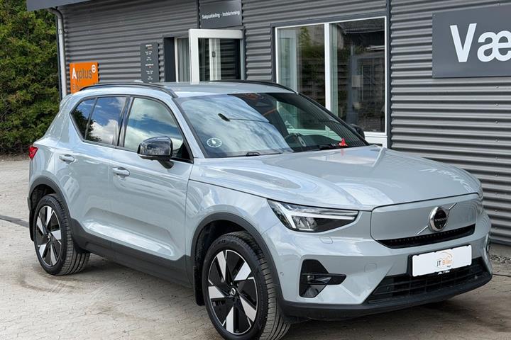 Grå Volvo EX40 fra 2025