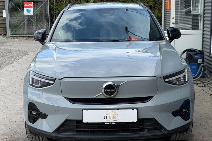 Grå Volvo EX40 fra 2025