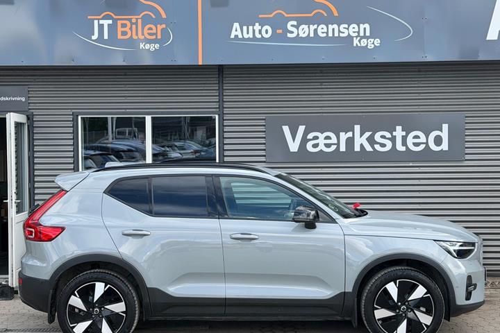 Grå Volvo EX40 fra 2025