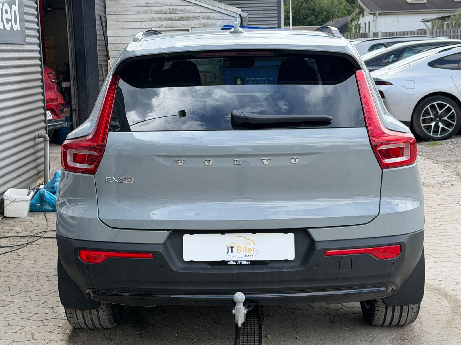 Grå Volvo EX40 fra 2025