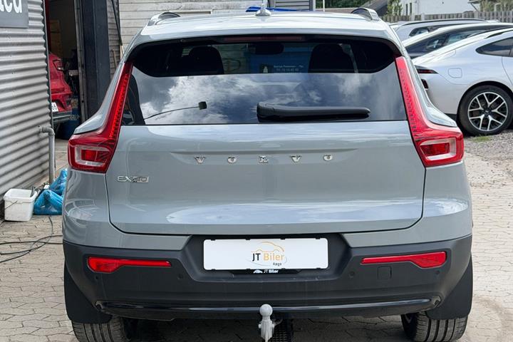 Grå Volvo EX40 fra 2025