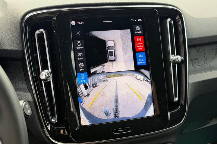 Grå Volvo EX40 fra 2025