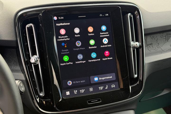 Grå Volvo EX40 fra 2025