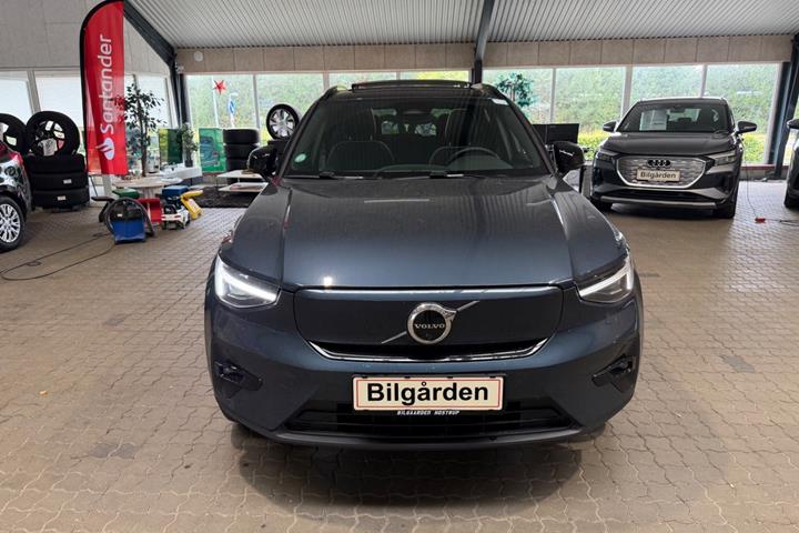 Blå Volvo EX40 fra 2025