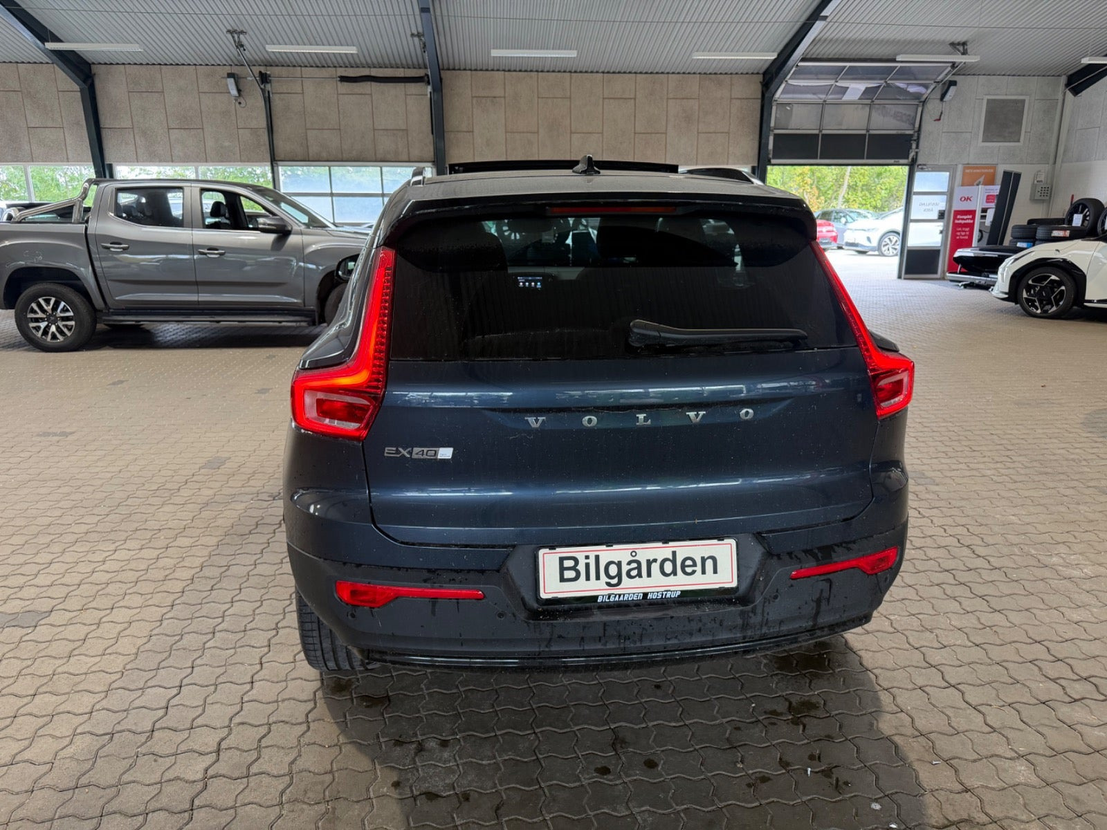 Blå Volvo EX40 fra 2025