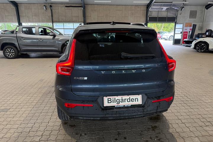 Blå Volvo EX40 fra 2025