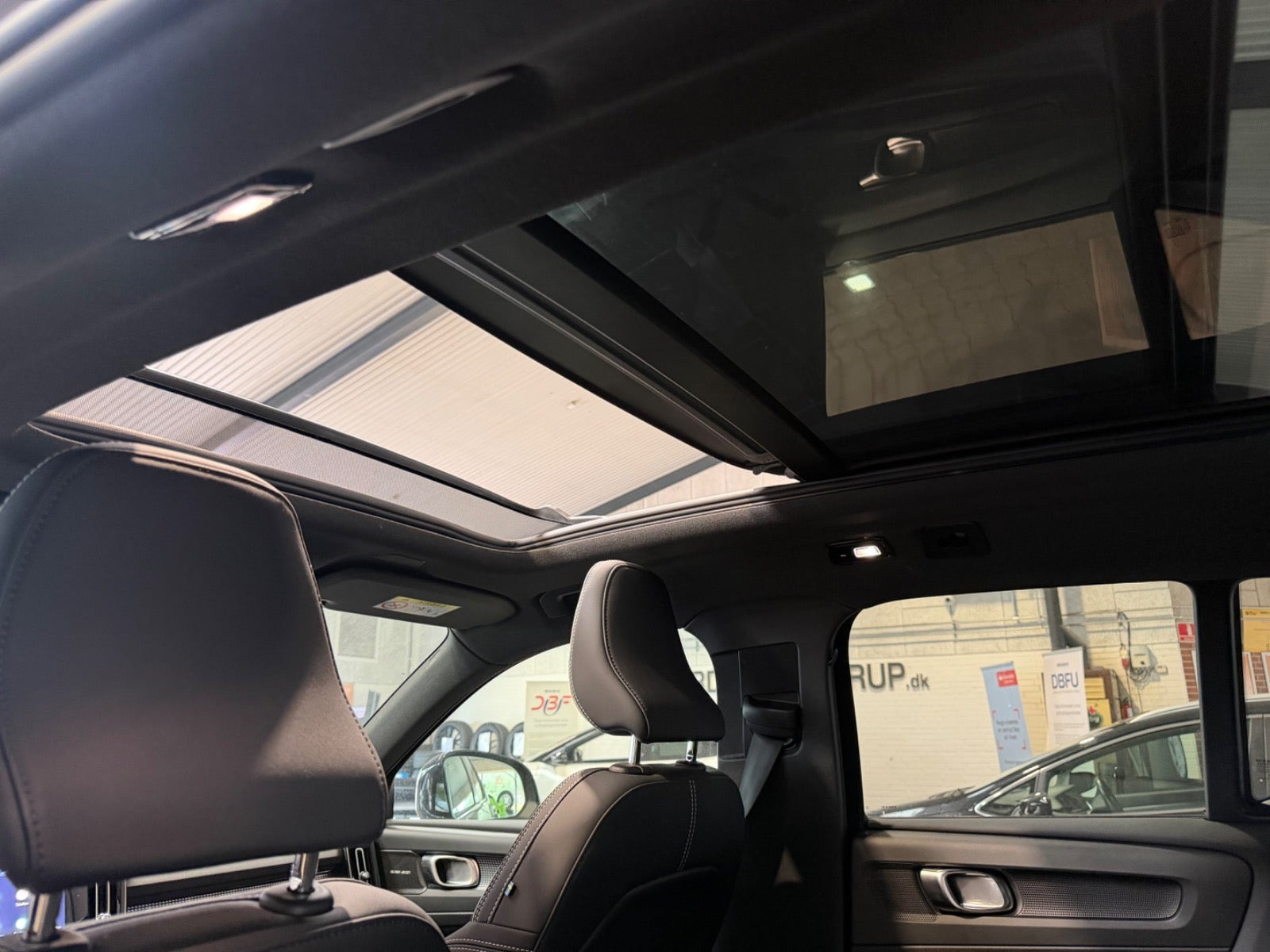 Blå Volvo EX40 fra 2025