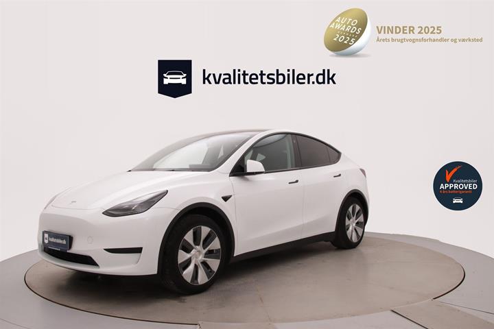 Hvid Tesla Model Y fra 2022