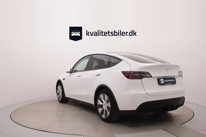 Hvid Tesla Model Y fra 2022