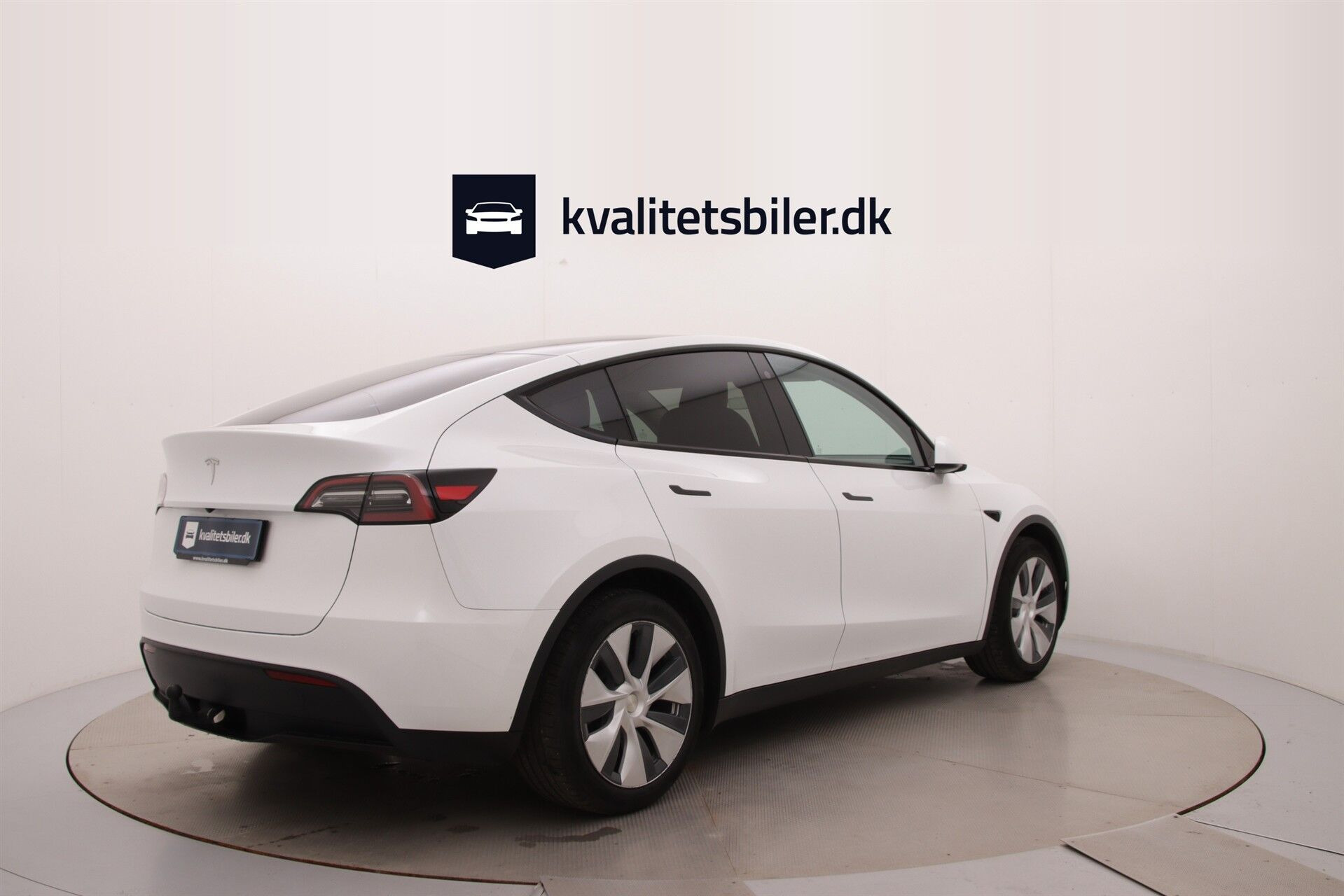 Hvid Tesla Model Y fra 2022