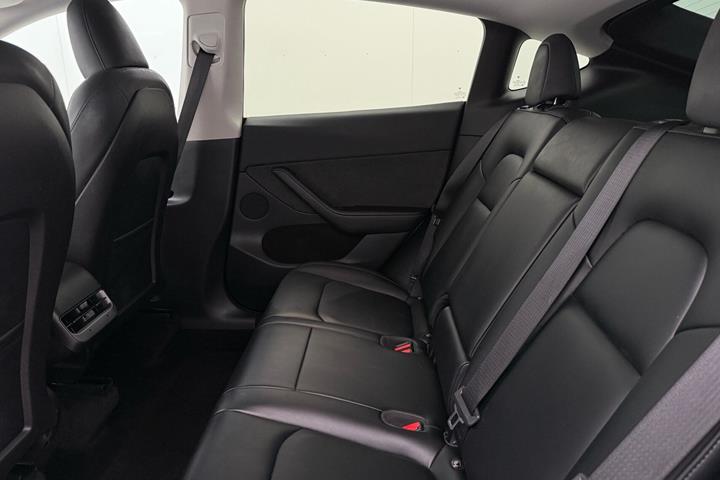 Hvid Tesla Model Y fra 2022