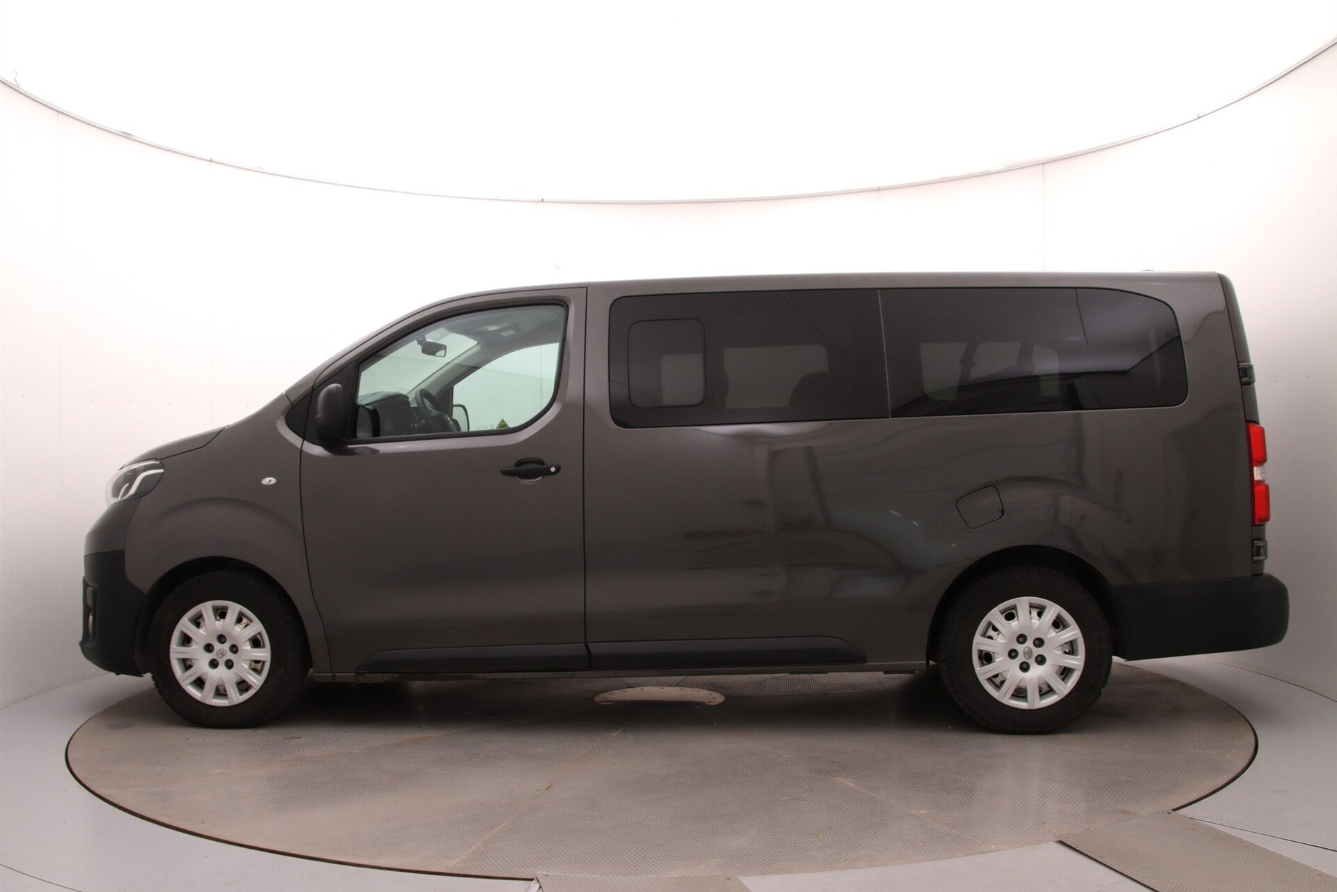 Grå Toyota Proace Verso fra 2020