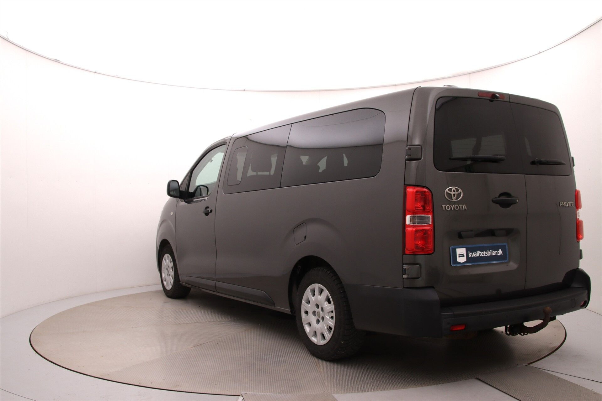Grå Toyota Proace Verso fra 2020