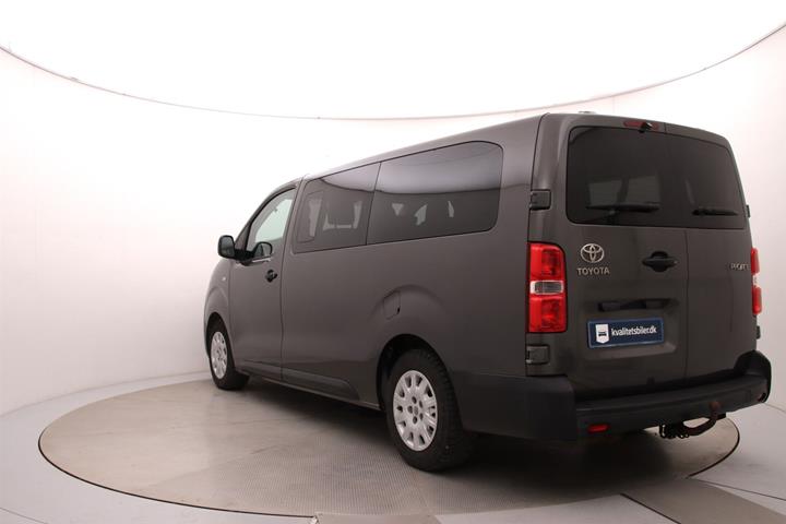 Grå Toyota Proace Verso fra 2020