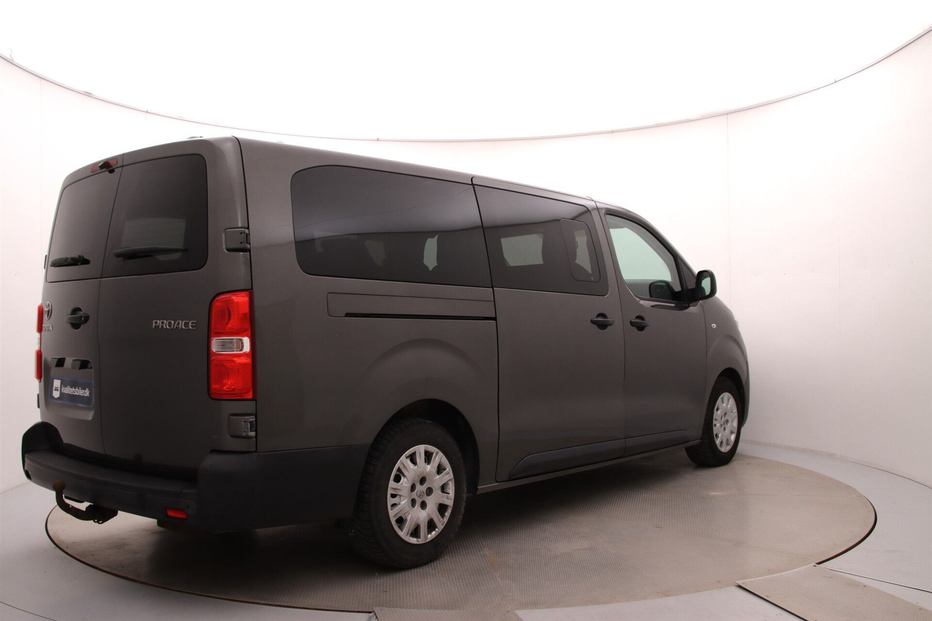 Grå Toyota Proace Verso fra 2020