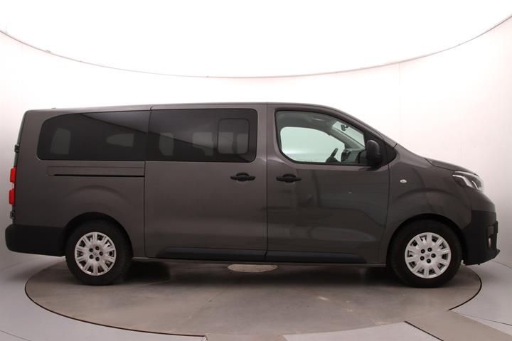 Grå Toyota Proace Verso fra 2020