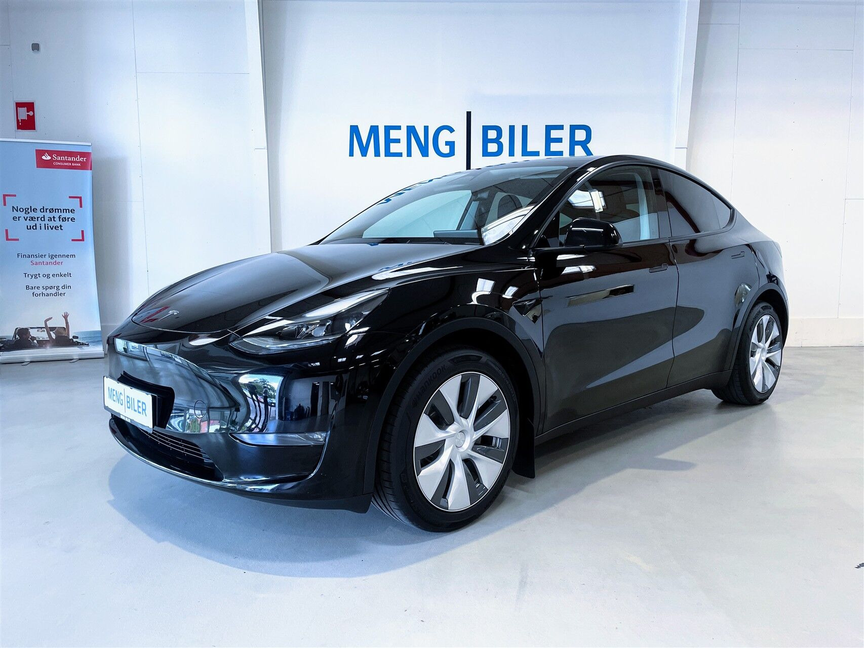 Sort Tesla Model Y fra 2023