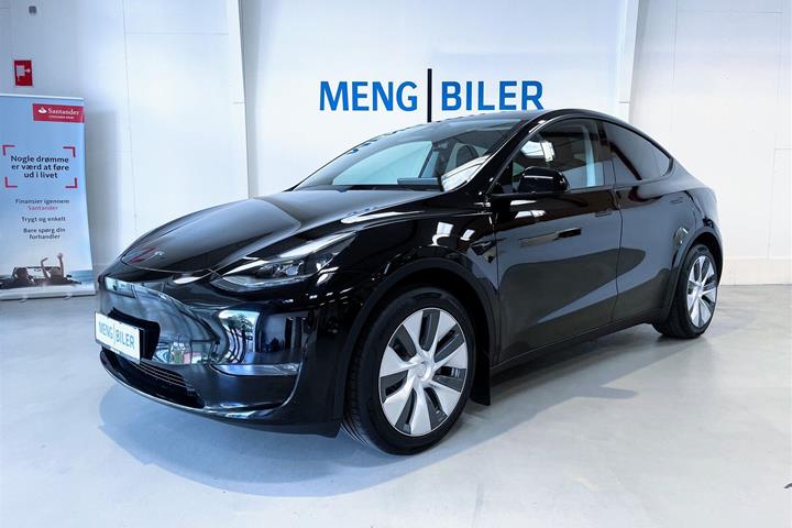 Sort Tesla Model Y fra 2023