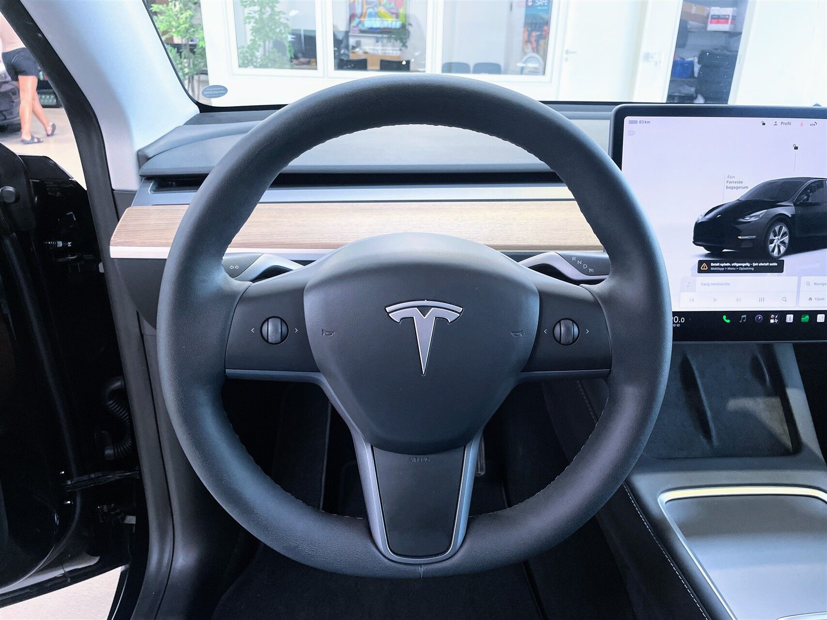 Sort Tesla Model Y fra 2023