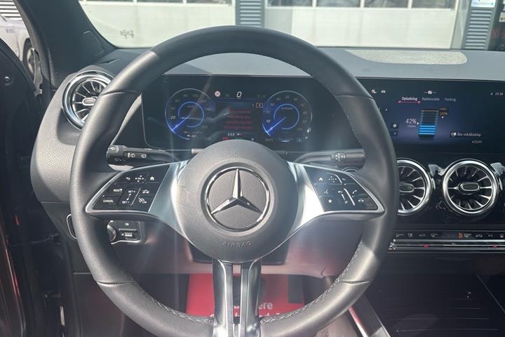 Sort Mercedes EQA 250+ fra 2025