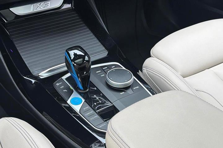 Sort BMW iX3 fra 2022