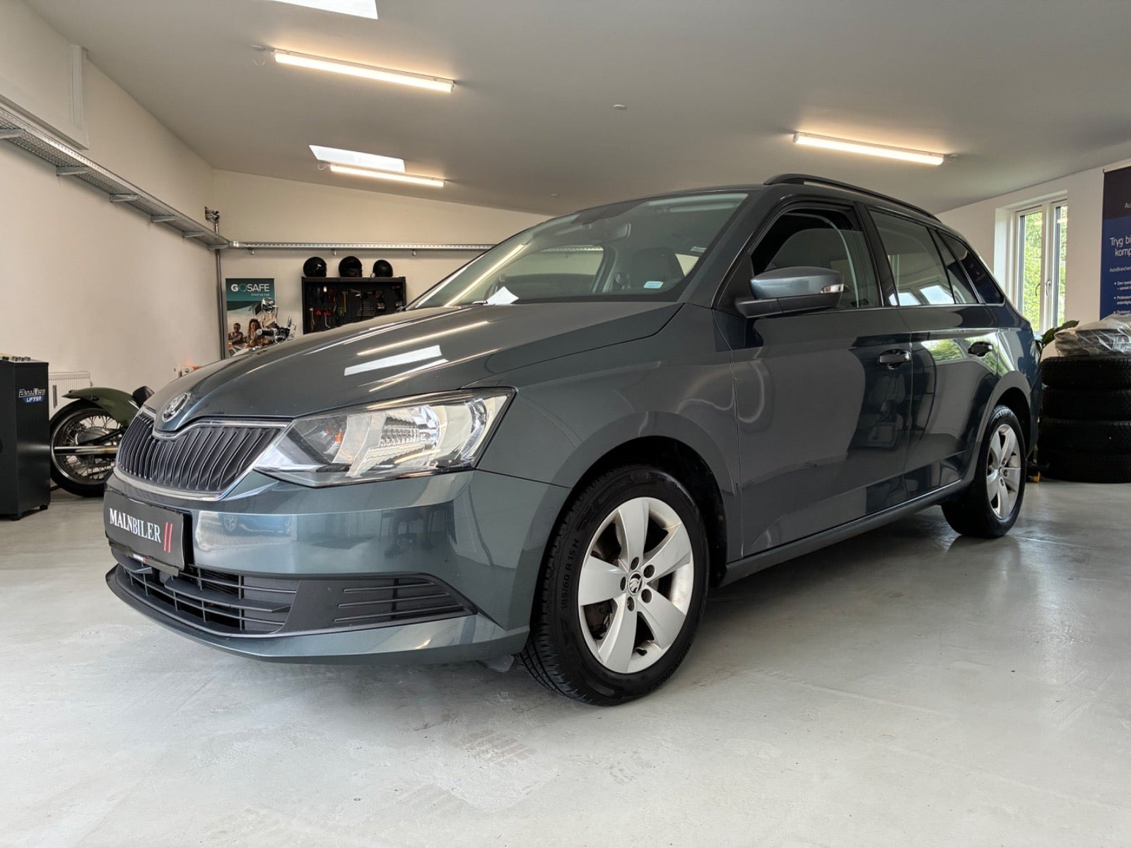 Grå Skoda Fabia fra 2016