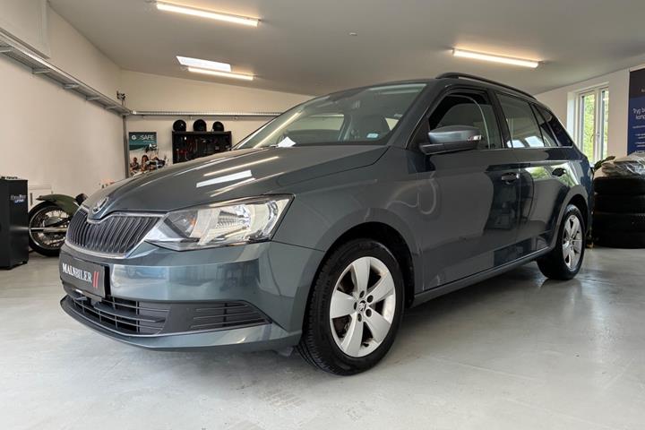 Grå Skoda Fabia fra 2016