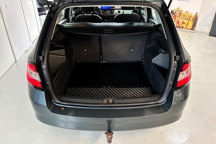 Grå Skoda Fabia fra 2016