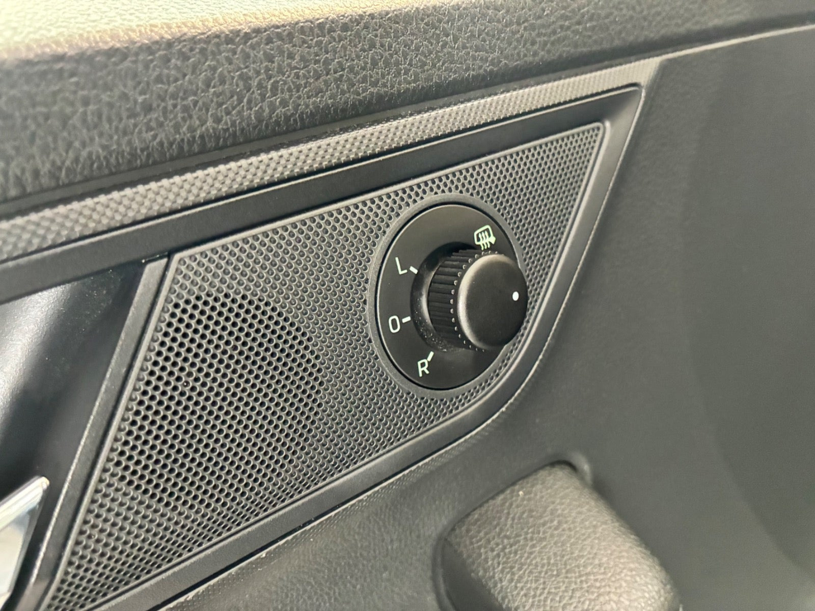 Grå Skoda Fabia fra 2016