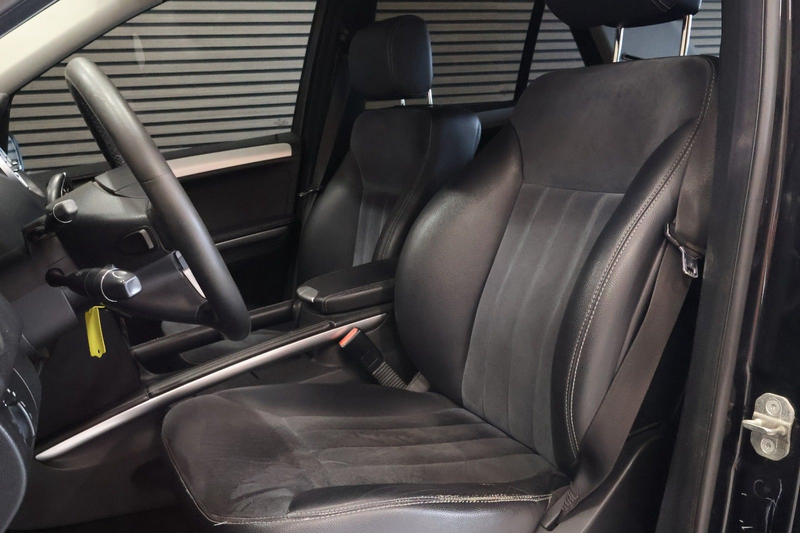 undefined Mercedes ML320 fra 2006 set indefra