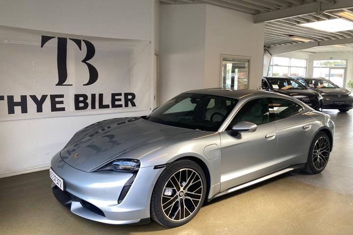 Sølv Porsche Taycan Turbo fra 2020