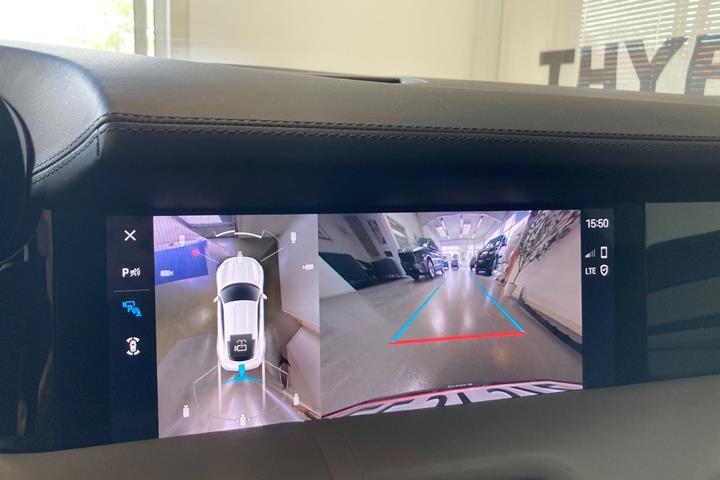 Sølv Porsche Taycan Turbo fra 2020