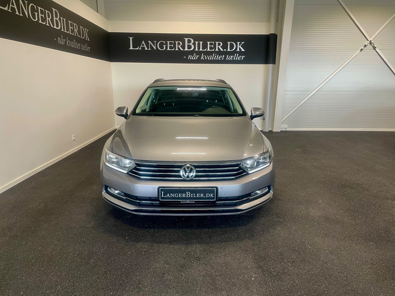 Sølv VW Passat fra 2019