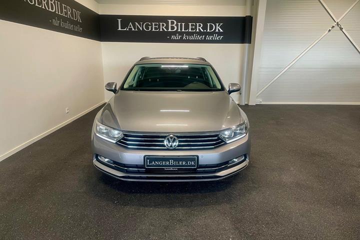 Sølv VW Passat fra 2019