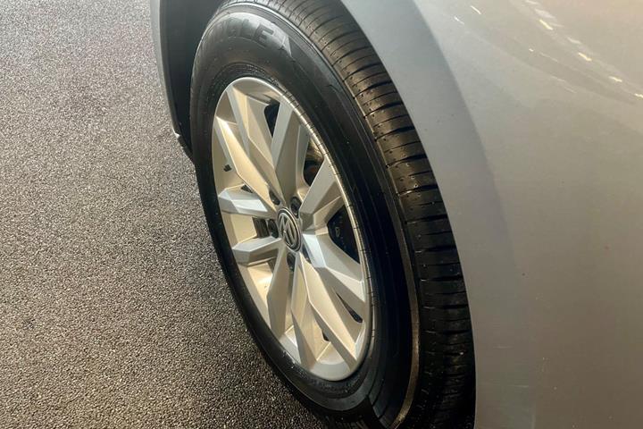 Sølv VW Passat fra 2019