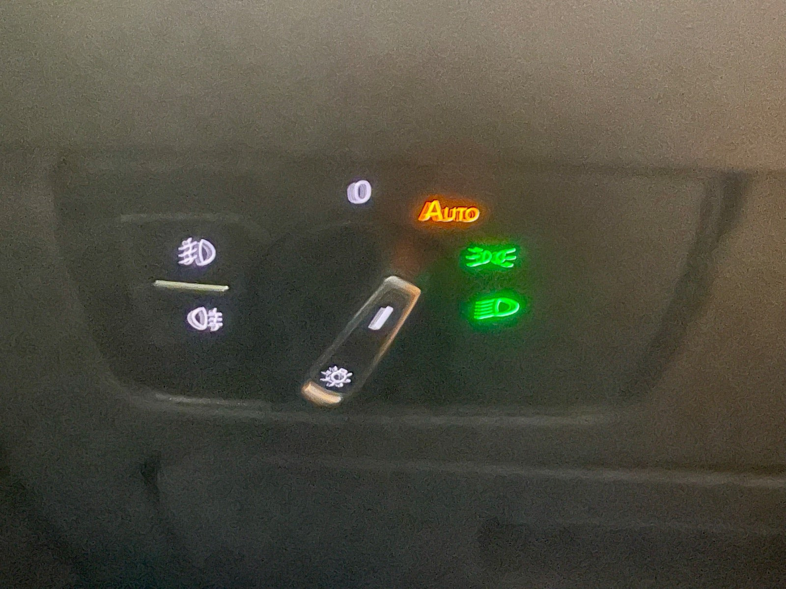 Sølv VW Passat fra 2019