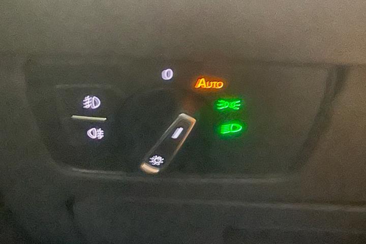 Sølv VW Passat fra 2019